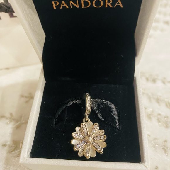 SOLD 🌼HOST PICK!🌼 Pandora Daisy Charm - Picture 3 of 6